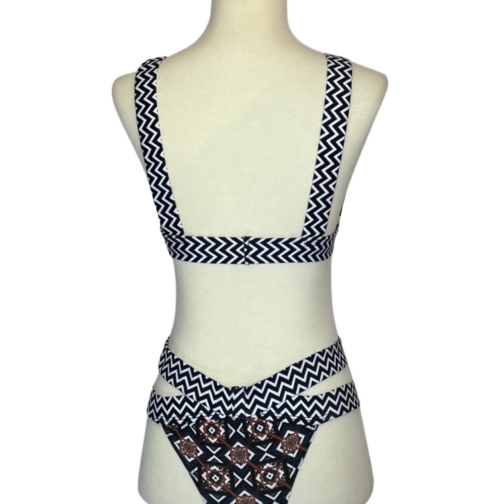 Strappy Black & White Chevron Geometric Bandage Bikini - Picture 13 of 15